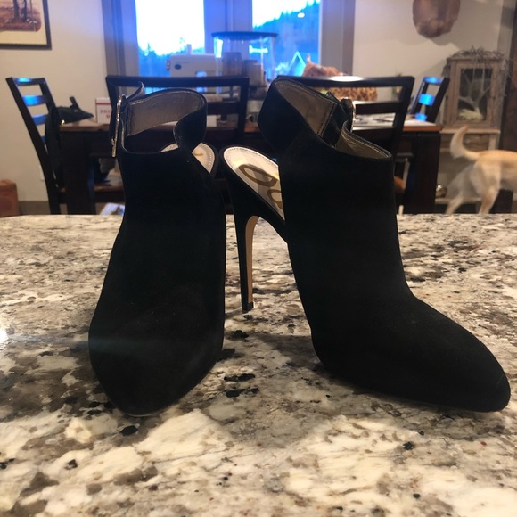 Sam Edelman Julian Suede Heel with Gold Buckle - Picture 6 of 8